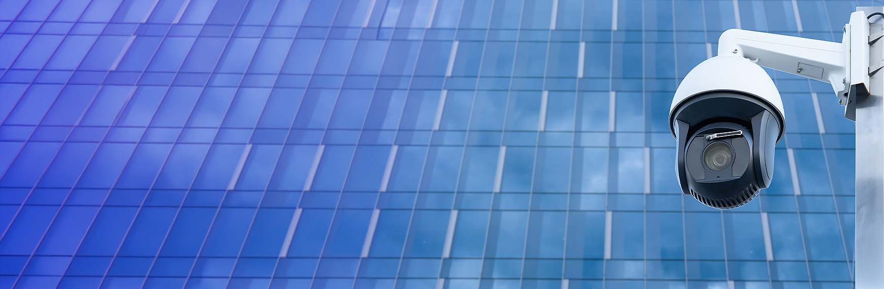Kamera vor Büroimmobilie